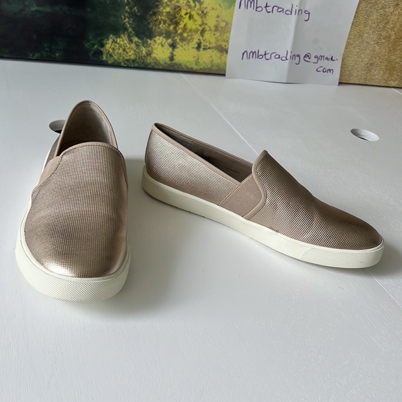 Vince textured gold fabric 10M(40) slip on flats - Picture 7 of 16